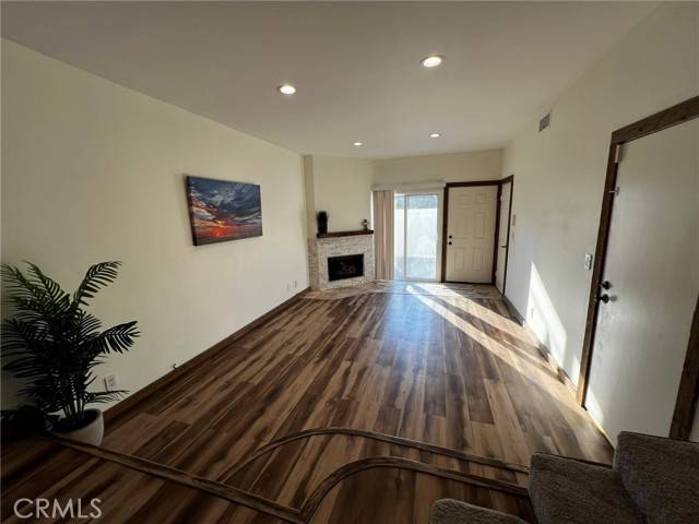 Woodland Hills (los Angeles), CA 91364,22865 Del Valle Street #1