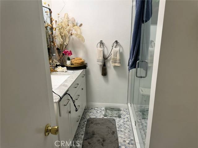 Los Angeles, CA 90049,11951 Mayfield Avenue #203