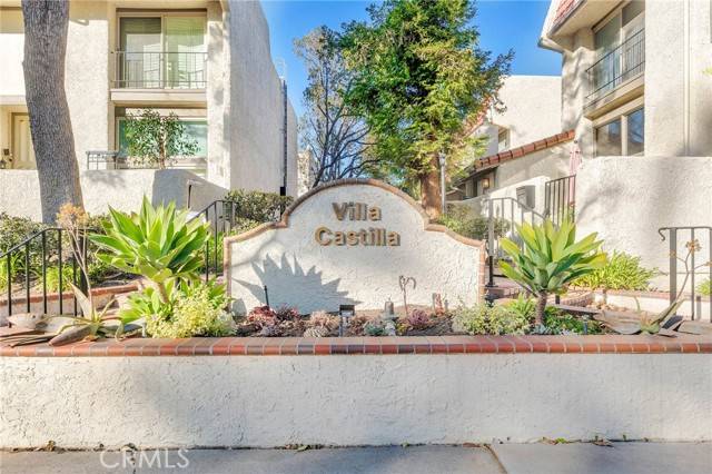 Woodland Hills (los Angeles), CA 91367,22307 Erwin Street #1/2