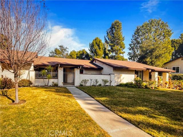 Newhall (santa Clarita), CA 91321,26326 Oak Highland Drive #B