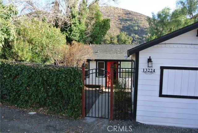 Agua Dulce, CA 91390,13224 Chrisco Street