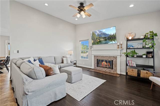 Saugus (santa Clarita), CA 91350,22354 Barcotta Dr