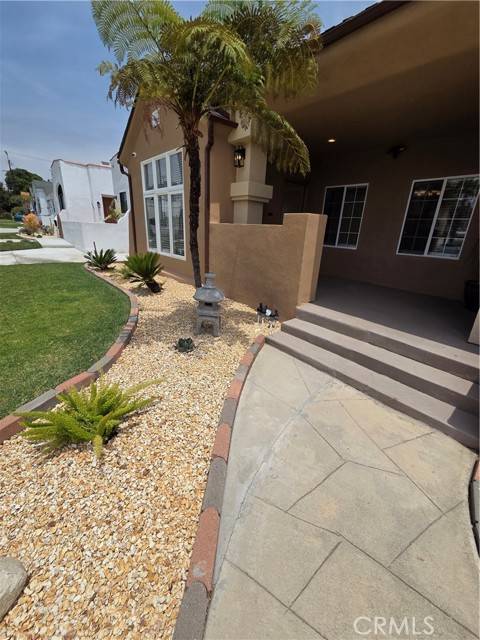 Los Angeles, CA 90043,5516 S Rimpau Boulevard