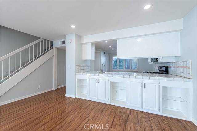 Woodland Hills (los Angeles), CA 91367,21551 Burbank Boulevard #92