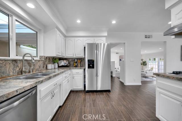 Woodland Hills (los Angeles), CA 91364,22476 Cass Avenue