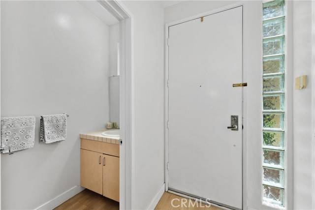 Sherman Oaks, CA 91411,5350 Sepulveda Boulevard #4