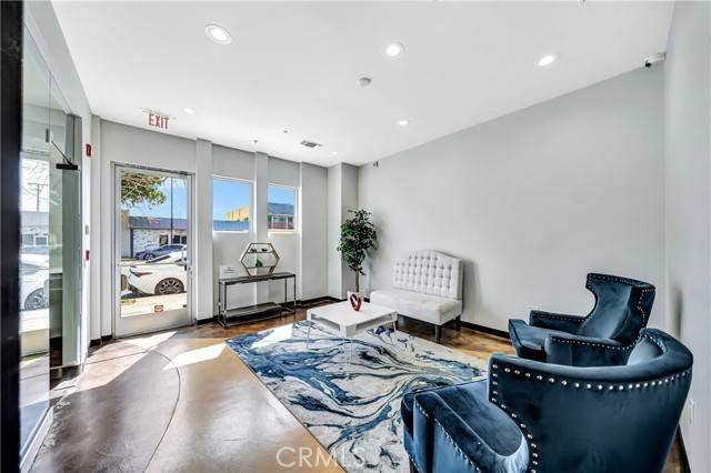 Burbank, CA 91506,2307 W Victory Boulevard