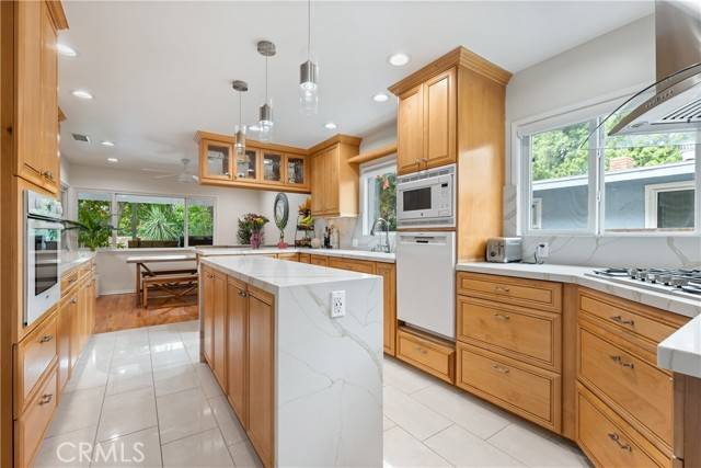 North Hills (los Angeles), CA 91343,15936 Osborne Street
