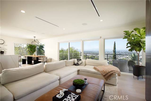 Sherman Oaks, CA 91423,3863 Sherwood Place