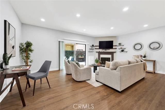 Van Nuys (los Angeles), CA 91306,17510 Sherman Way #107