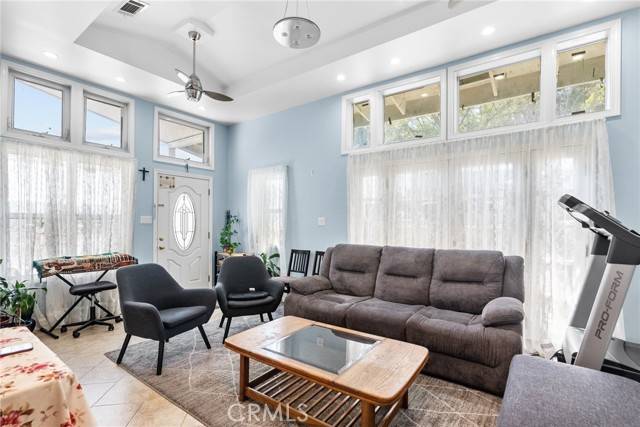 Los Angeles, CA 90042,787 Terrace 49
