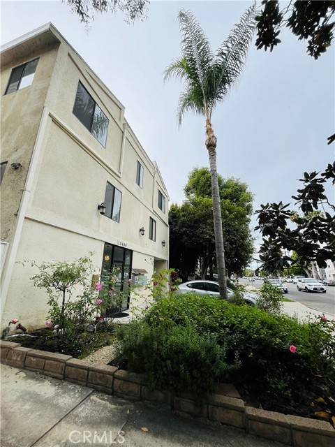 Sherman Oaks, CA 91423,13406 Moorpark #102