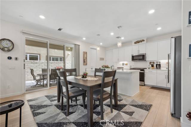 Valencia (santa Clarita), CA 91381,27632 Ensemble Place