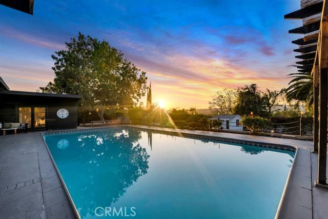 Woodland Hills (los Angeles), CA 91364,22505 Macfarlane Drive