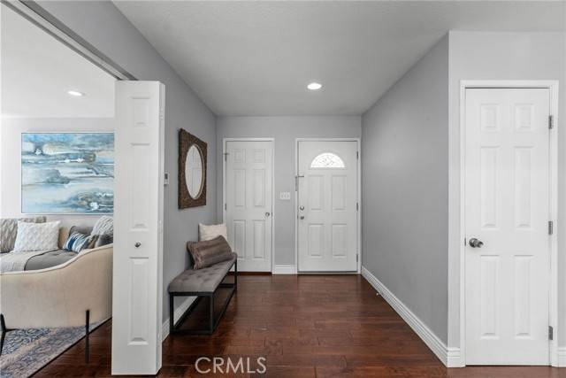 Valencia (santa Clarita), CA 91355,25828 Rana Drive