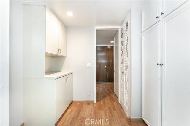 Encino (los Angeles), CA 91316,17711 Margate Street #108
