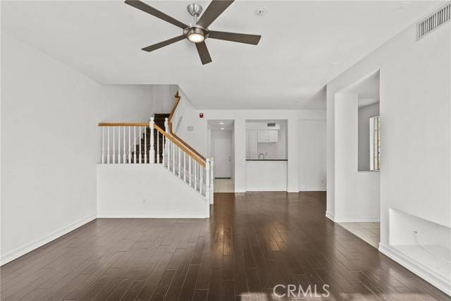 Valencia (santa Clarita), CA 91354,28215 Canterbury Court