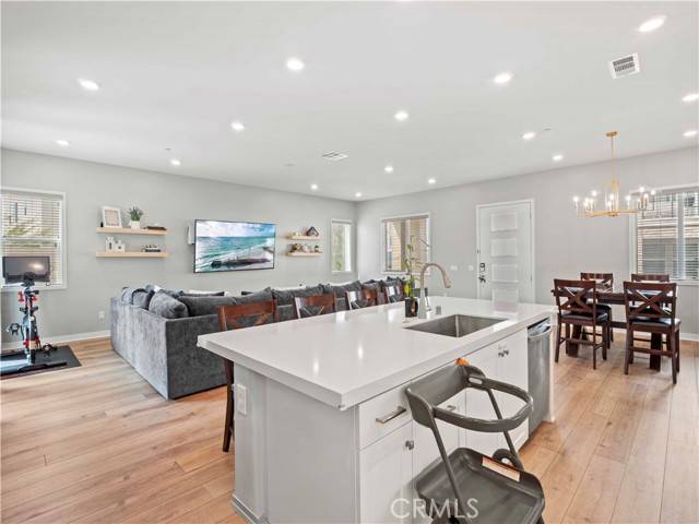 Valencia (santa Clarita), CA 91381,27730 Knoll View Place