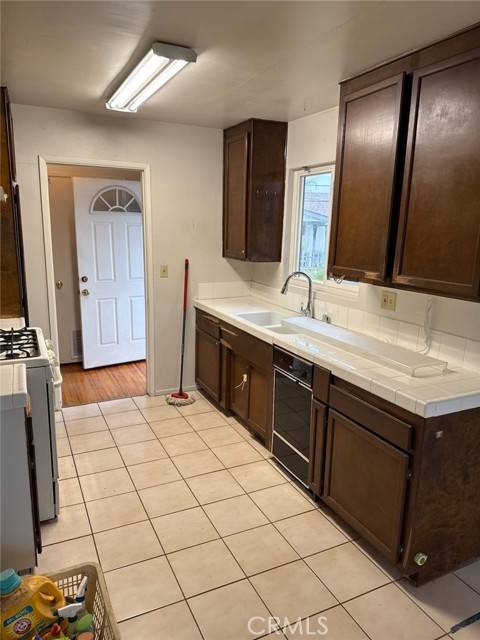 Escondido, CA 92027,1126 Kings Road