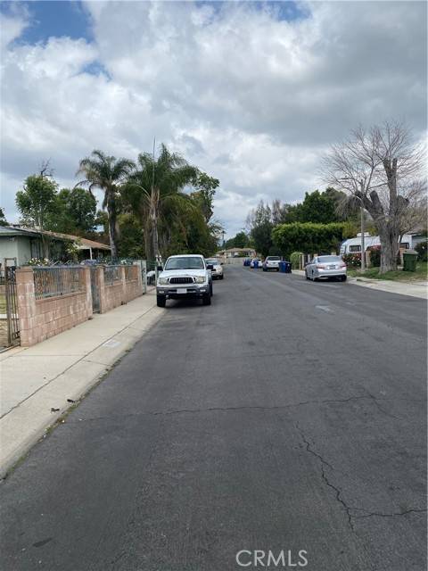 Panorama City (los Angeles), CA 91402,8849 Tyrone Avenue