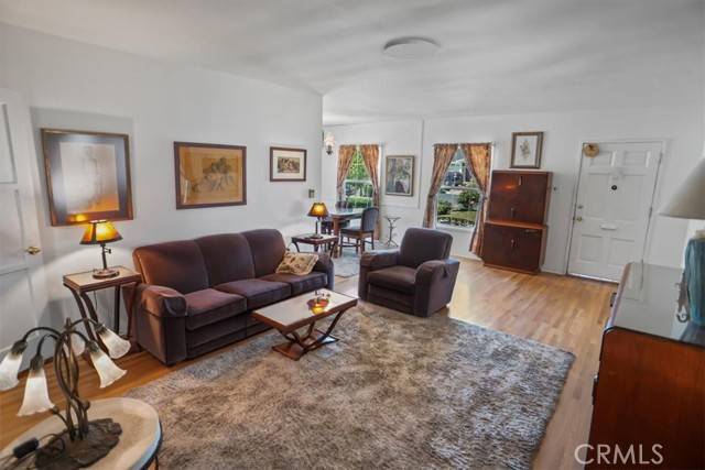 Valley Village, CA 91607,11948 Collins Street