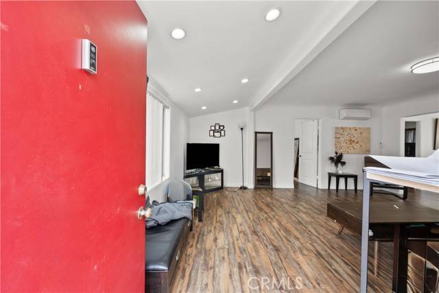 Newhall (santa Clarita), CA 91321,24812 Walnut Street