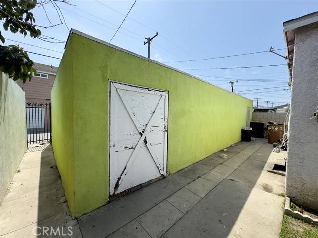 Los Angeles, CA 90044,1104 W 87th Street