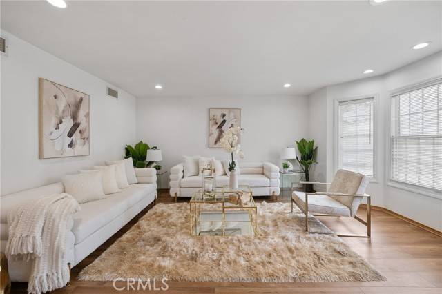 Sunland (los Angeles), CA 91040,10703 Wheatland Avenue