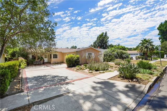 Van Nuys (los Angeles), CA 91405,14224 Enadia Way