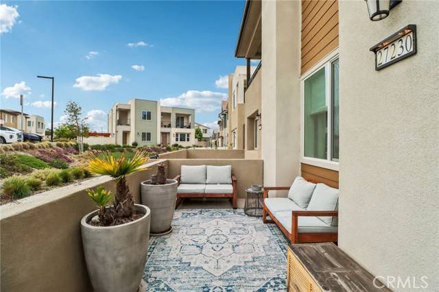 Valencia (santa Clarita), CA 91381,27230 Red Willow Court