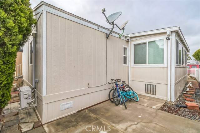 Fontana, CA 92335,8221 Ilex Street #10