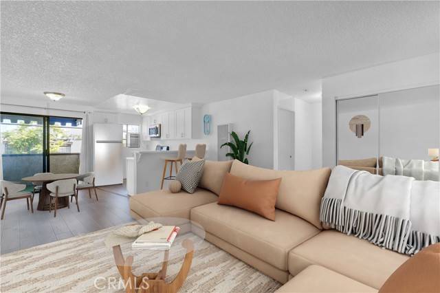 Tarzana (los Angeles), CA 91356,18530 Hatteras Street #209