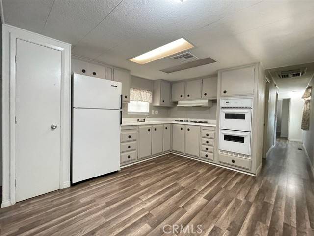 Lancaster, CA 93535,43850 20th Street #211