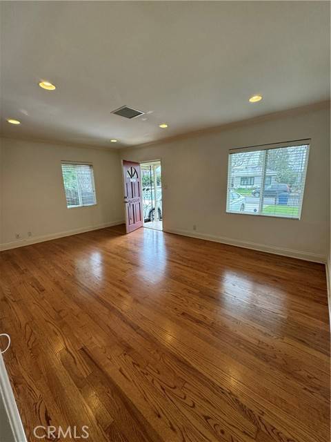 Van Nuys (los Angeles), CA 91411,5722 Cedros Avenue