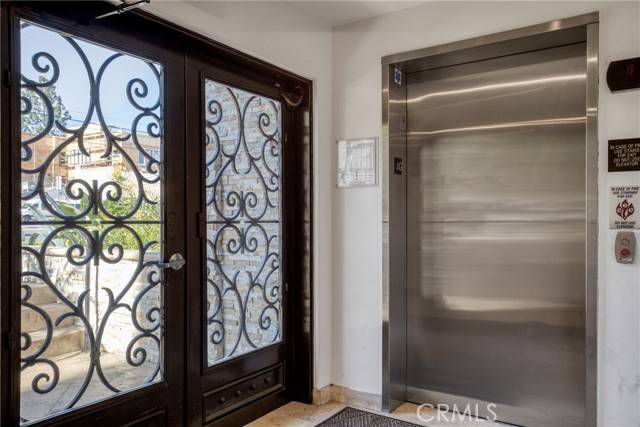 Studio City (los Angeles), CA 91406,12916 MOORPARK Street #204