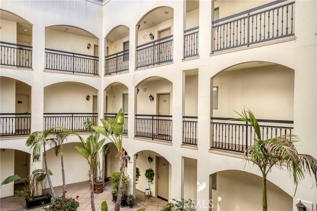 Studio City (los Angeles), CA 91406,12916 MOORPARK Street #204