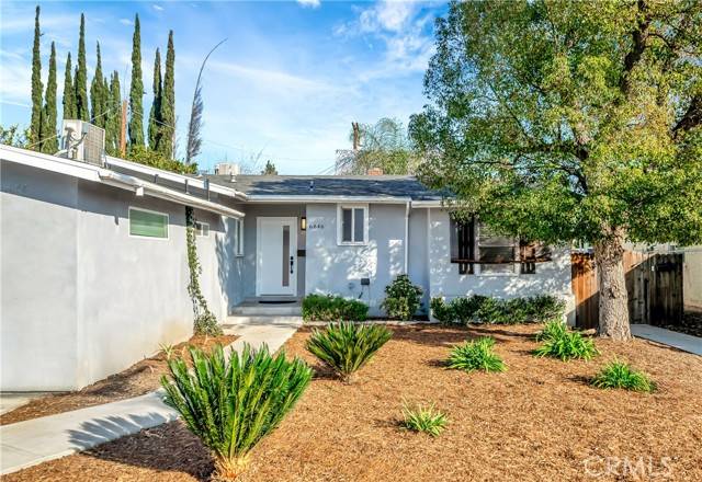 Canoga Park (los Angeles), CA 91303,6846 Glade Avenue