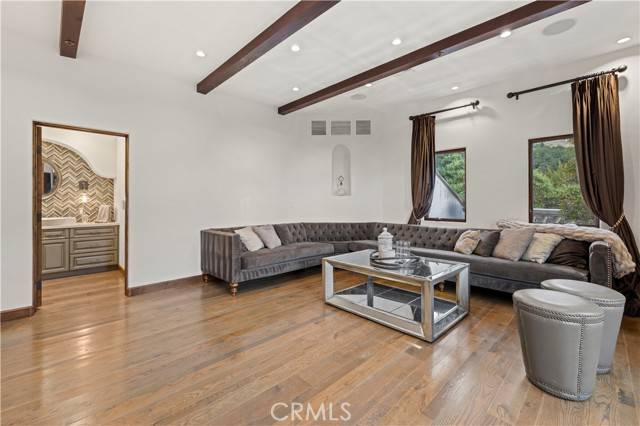 Los Angeles, CA 90068,2995 Belden Drive