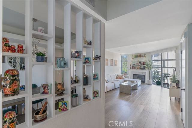 Los Angeles, CA 90049,171 N Church Lane #306