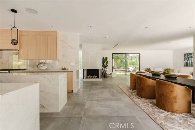 Encino (los Angeles), CA 91316,18155 Lake Encino Drive