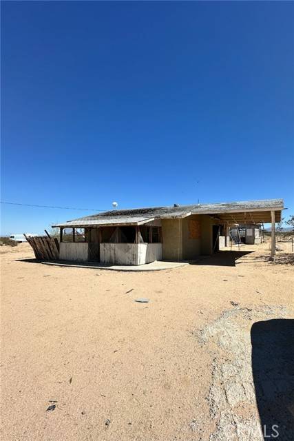 Joshua Tree, CA 92252,65095 Giant Rock Road