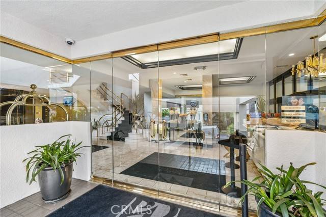 West Hollywood, CA 90069,1131 Alta Loma Road #207