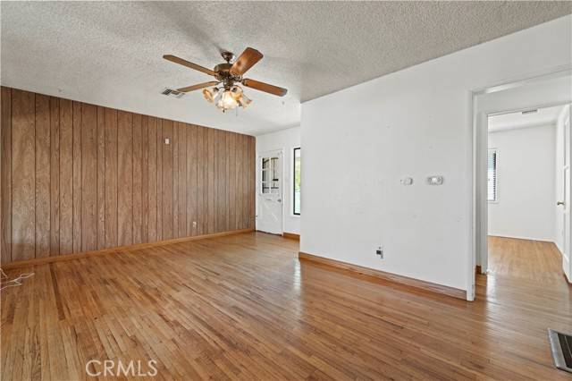 Reseda (los Angeles), CA 91335,7737 Nestle Avenue