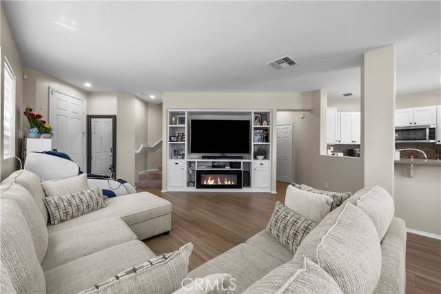 Valencia (santa Clarita), CA 91354,29248 Dakota Drive