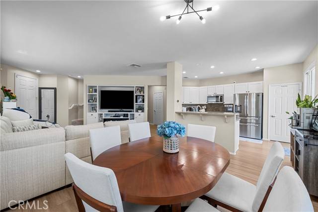 Valencia (santa Clarita), CA 91354,29248 Dakota Drive
