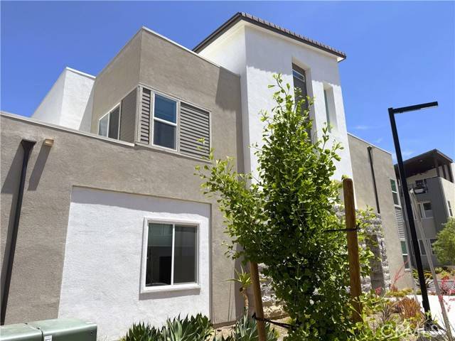Valencia (santa Clarita), CA 91381,27508 Golden Currant Place
