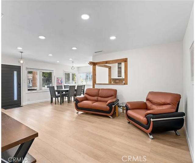 Sherman Oaks, CA 91403,5123 Noble Avenue