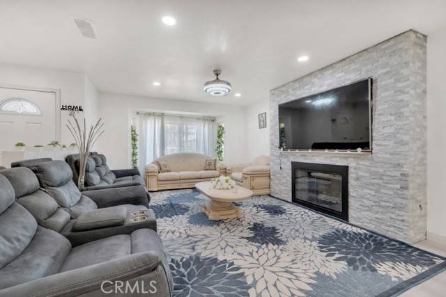 Reseda (los Angeles), CA 91335,7701 Baird Avenue