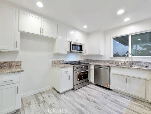 Granada Hills (los Angeles), CA 91344,12319 Woodley Avenue