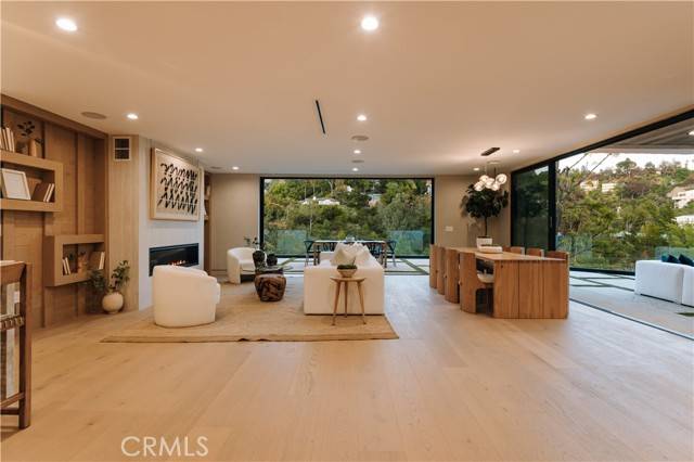 Los Angeles, CA 90046,2608 Zorada Drive